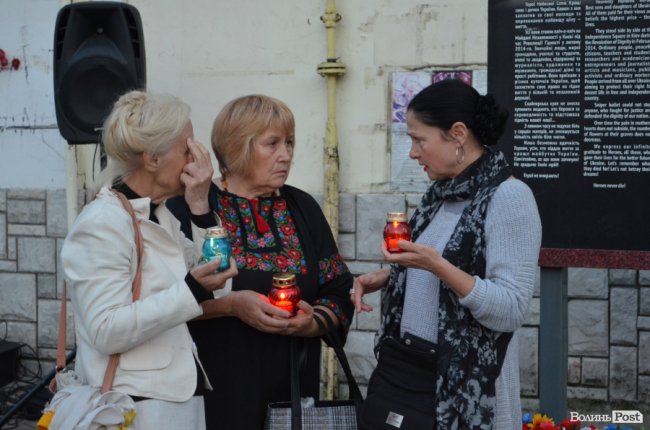 Пам’ять, яка житиме вічно: у Луцьку вшанували загиблих під Іловайськом. ФОТО