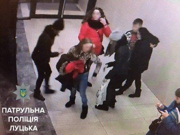 Біля ПортCity підлітки пограбували лучанку