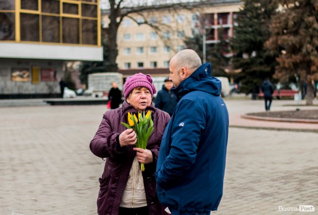 Сердечково-квітковий бум на День Валентина у центрі Луцька. ФОТО