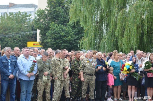 «Востаннє для тебе: слава Україні!»: Луцьк попрощався з Георгієм Ольховським. ФОТО