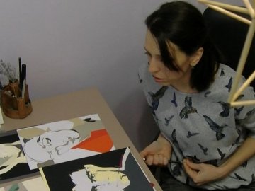 Портрети, рослинні та народні мотиви: луцька художниця показала, як створює витинанки
