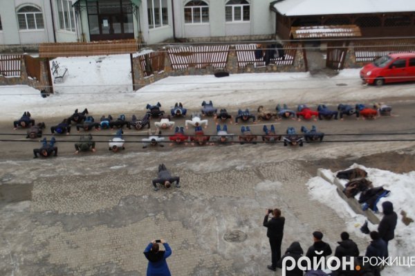 Патріотичний флешмоб: бійці кинули виклик чиновникам