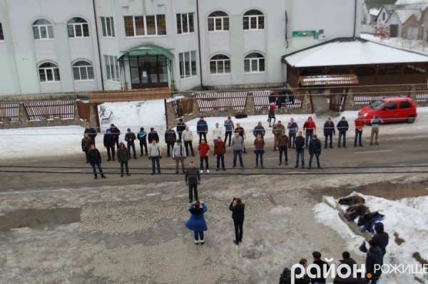 Патріотичний флешмоб: бійці кинули виклик чиновникам