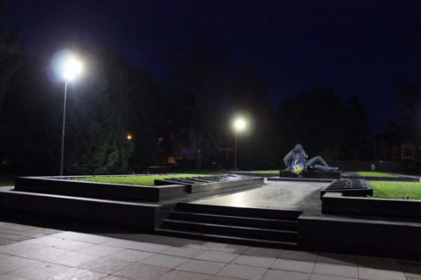 У Луцьку на Меморіалі з'явилось сучасне освітлення. ФОТО