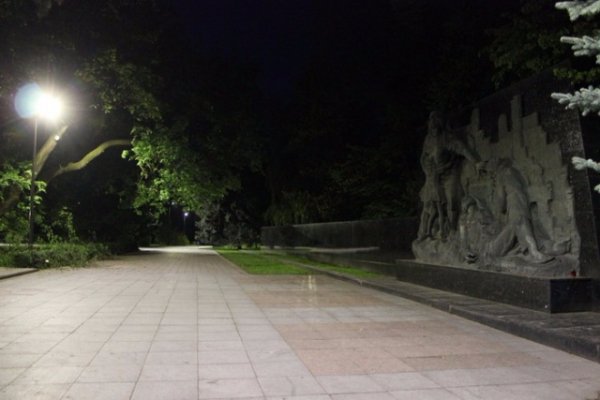 У Луцьку на Меморіалі з'явилось сучасне освітлення. ФОТО