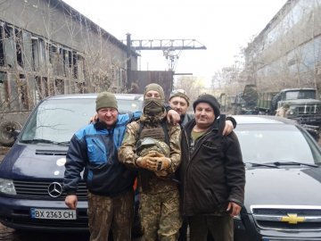 Жителі громади на Волині купили автомобіль для земляка, який на фронті. ФОТО