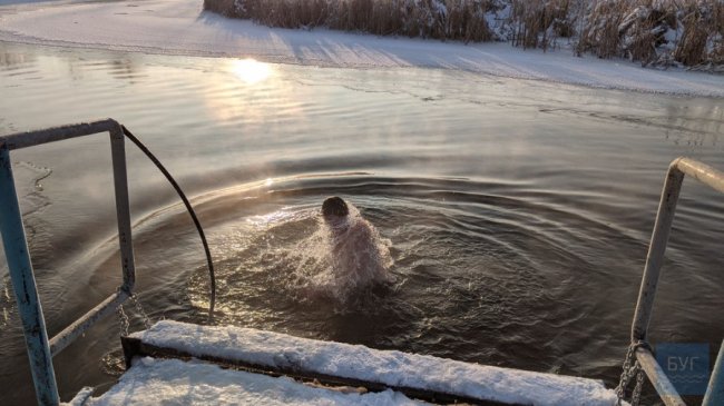 Як у Володимирі-Волинському освячували воду у річці. ФОТО