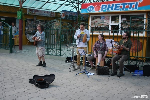 На Лесі Українки грали англійці