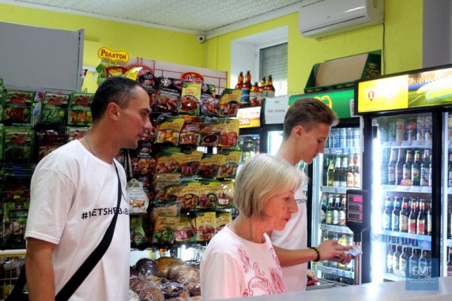 Заплати за бабусю: волиняни приєднались до всеукраїнського флешмобу. ФОТО 