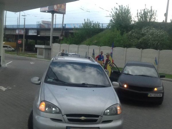 У Луцьку закликають зменшити ціну на пальне