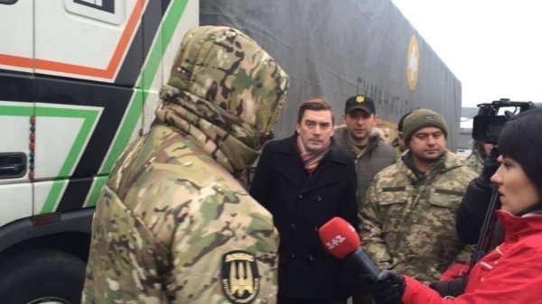 Гуманітарку Ахметова розвезуть туди, де це найбільше потрібно , - Парасюк. ФОТО