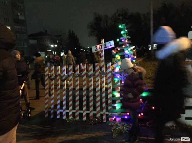 У Ковелі засвітили вогні головної ялинки міста. ФОТО
