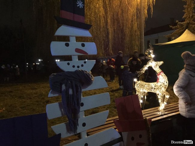 У Ковелі засвітили вогні головної ялинки міста. ФОТО