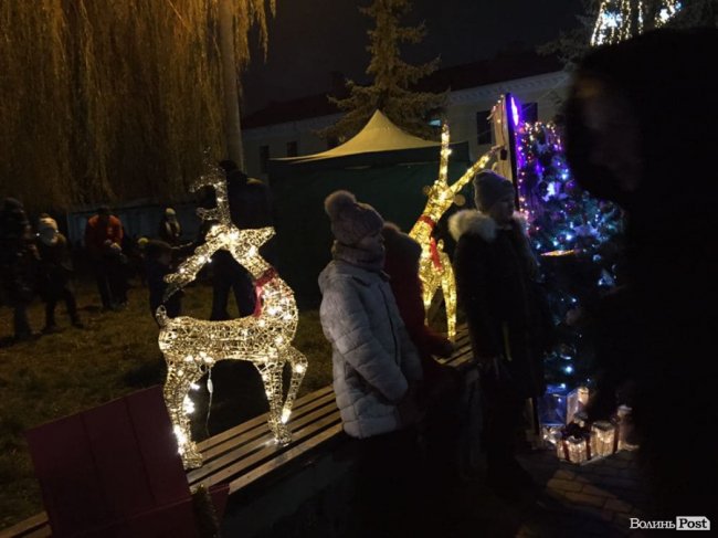 У Ковелі засвітили вогні головної ялинки міста. ФОТО