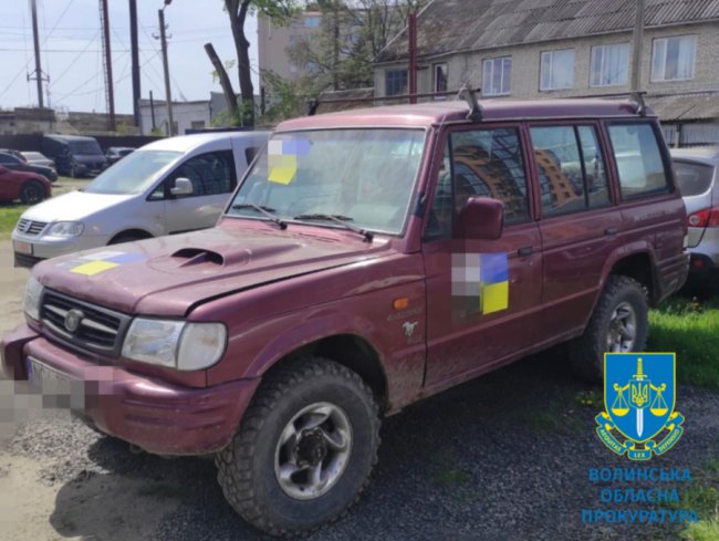 Дніпрянин намагався продати три авто для «Вовків Да Вінчі», які роздобув у благодійного фонду на Волині