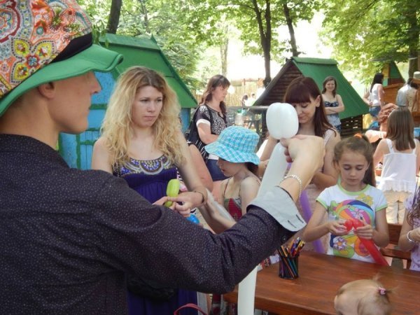 У Луцьку біженцям зібрали речі. ФОТО