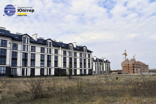 У ЖК «Юпітер» кладуть бруківку біля другого будинку. ФОТО*