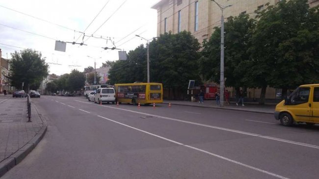 У Луцьку – аварія біля ЦУМу. ФОТО