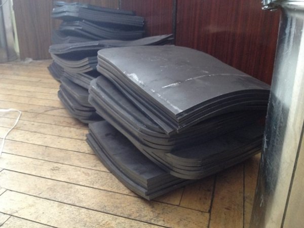 Військовий лайфхак: як волиняни роблять «броники». ФОТО. ВІДЕО