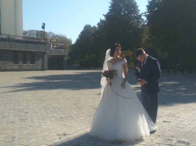 Один з найбажаніших холостяків Волині одружився. ФОТО