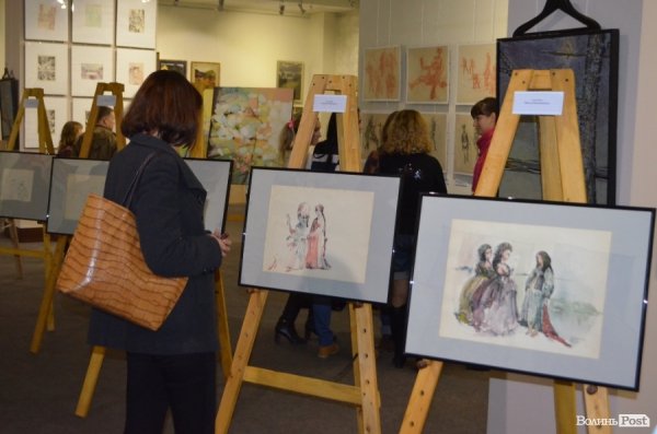 У Луцьку - виставка карикатур на сучасні події в Україні. ФОТО