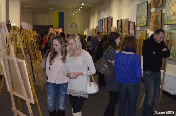 У Луцьку - виставка карикатур на сучасні події в Україні. ФОТО