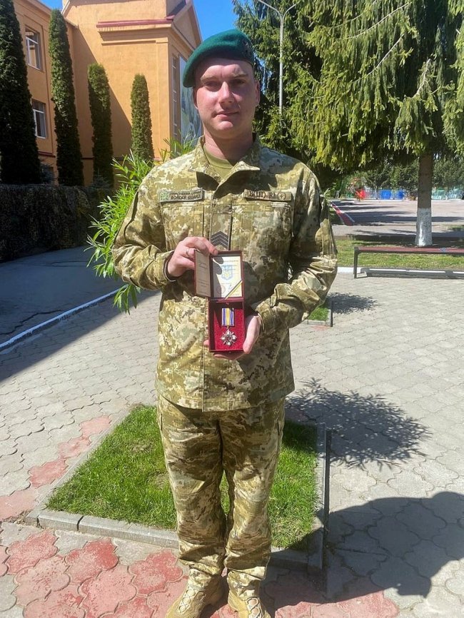 Зеленський вручив трьом прикордонникам із Волині державні нагороди