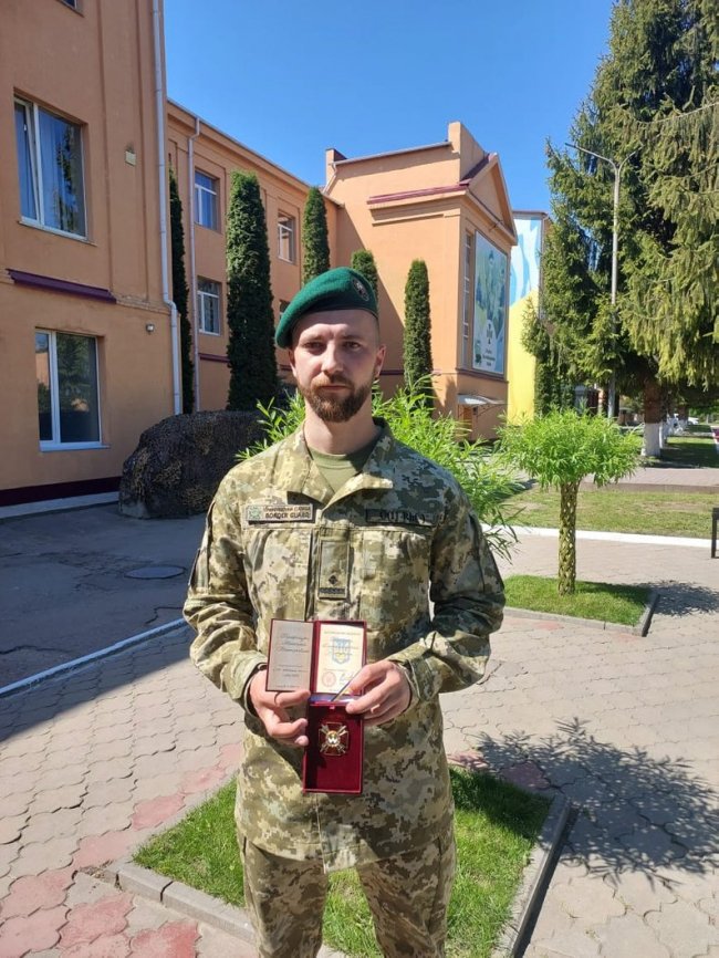 Зеленський вручив трьом прикордонникам із Волині державні нагороди