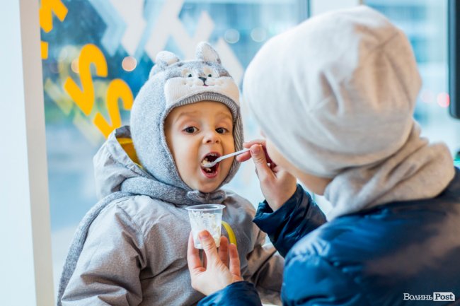 Волинські та рівненські виробники частували лучан сиром. ФОТО