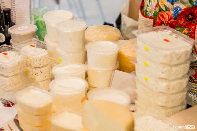 Волинські та рівненські виробники частували лучан сиром. ФОТО