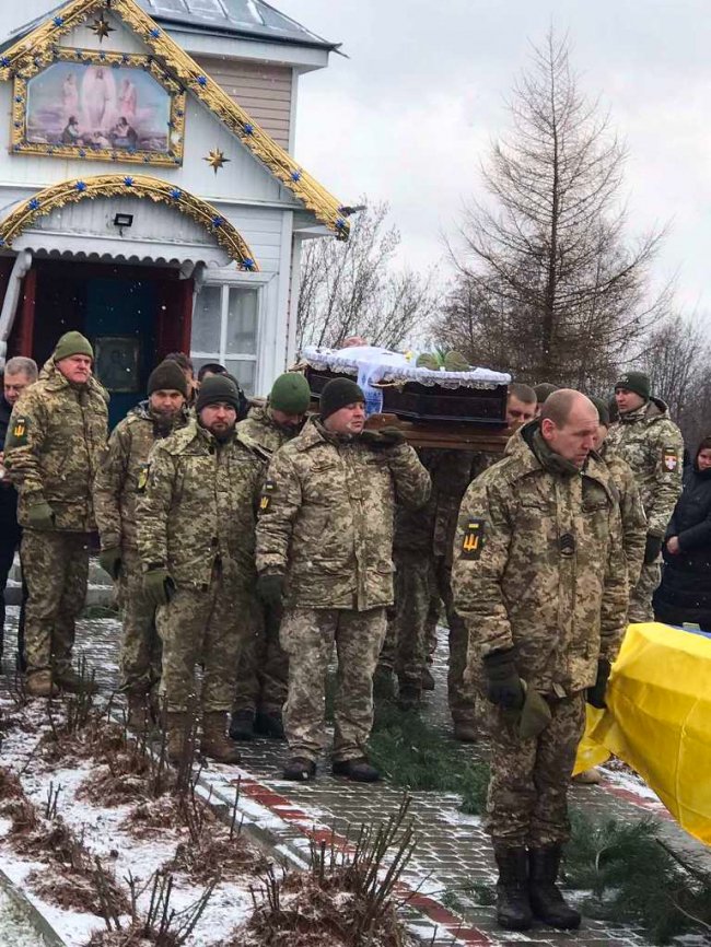 На Волині провели в останню путь полеглого під Авдіївкою Героя