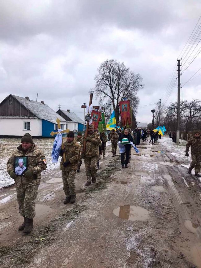 На Волині провели в останню путь полеглого під Авдіївкою Героя