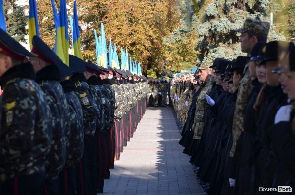 Сотні ліцеїстів склали присягу на головній площі Луцька. ФОТО