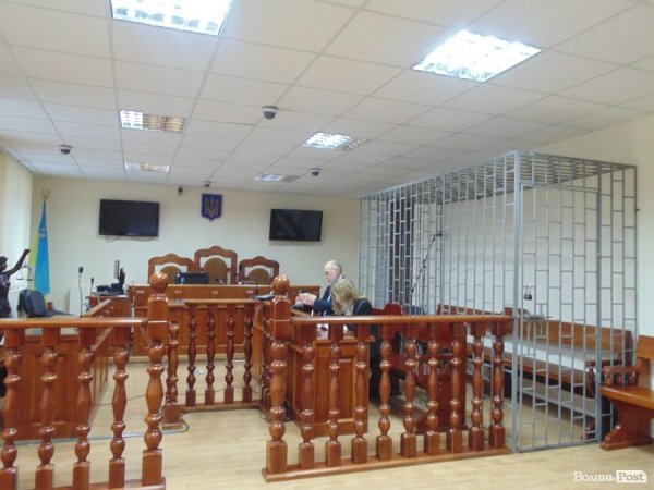 Москвич хочуть одягнути браслет і заборонити спілкуватися з майданівцями. ФОТО. ВІДЕО