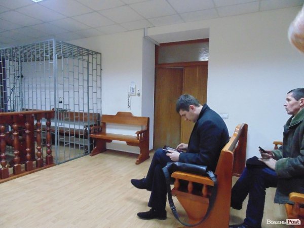 Москвич хочуть одягнути браслет і заборонити спілкуватися з майданівцями. ФОТО. ВІДЕО