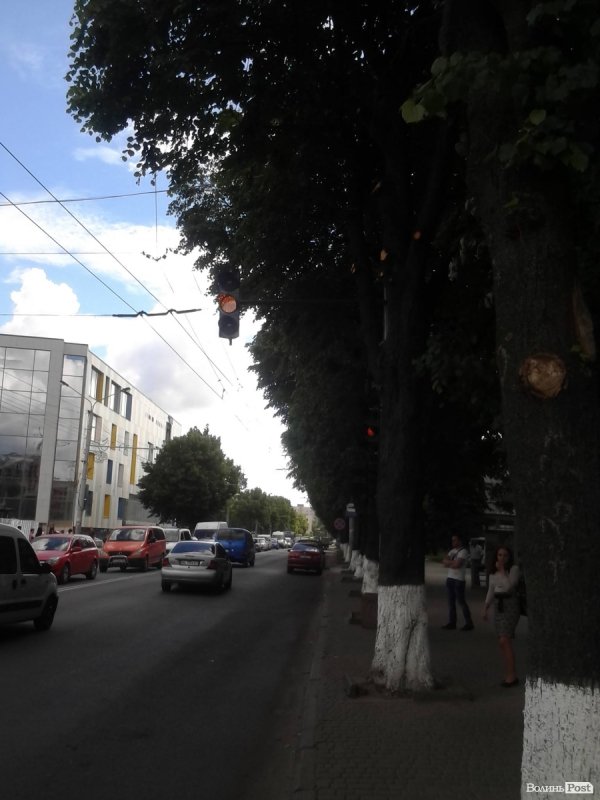 Біля «Променя» поставили світлофор. ФОТО