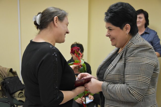 Двоє лучанок отримали звання «Мати-героїня»