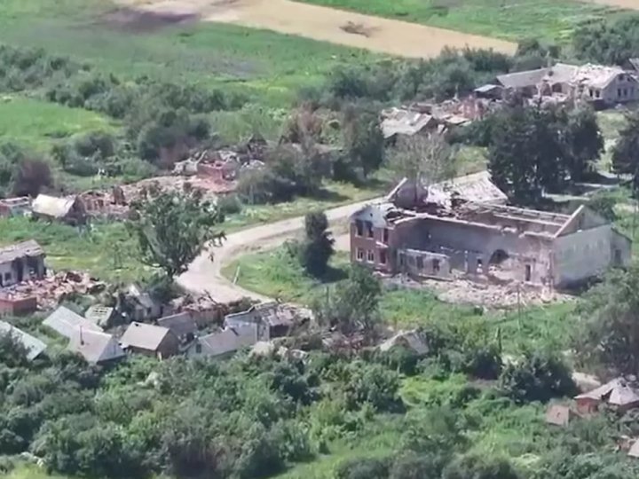 «Усі хати вщент знищені»: показали, який вигляд має одне з прикордонних сіл Сумщини, де тривають бої