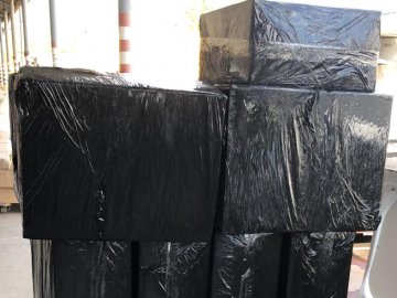 У Луцьку затримали бус із контрабандою майже на мільйон гривень