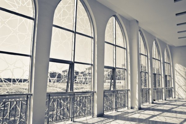 Проект Ордос був початий в регіоні Кангбаші після того, як тут виявили величезні запаси вугілля та інших корисних копалин