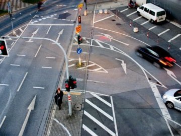 В Україні змінились правила руху автівок на перехрестях