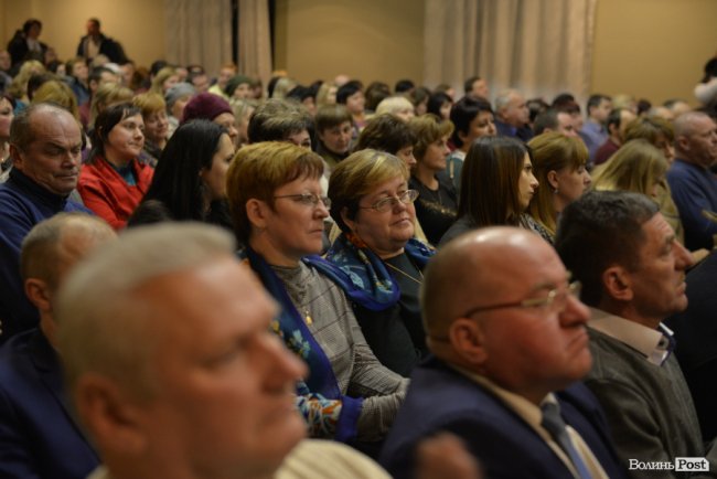 Томос, селфі та колядки: Петро Порошенко на Волині. ФОТОРЕПОРТАЖ