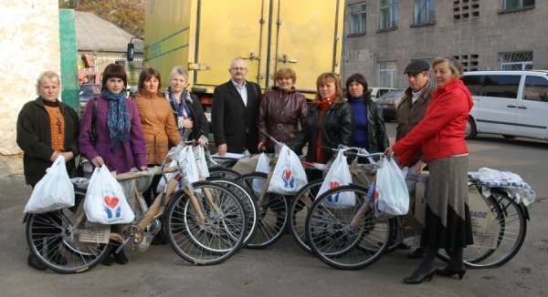 На Волині листоношам дали велосипеди