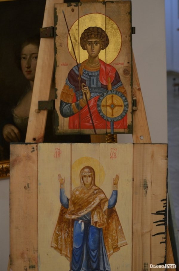 У Луцьку продавали ікони на потреби вояків АТО. ФОТО