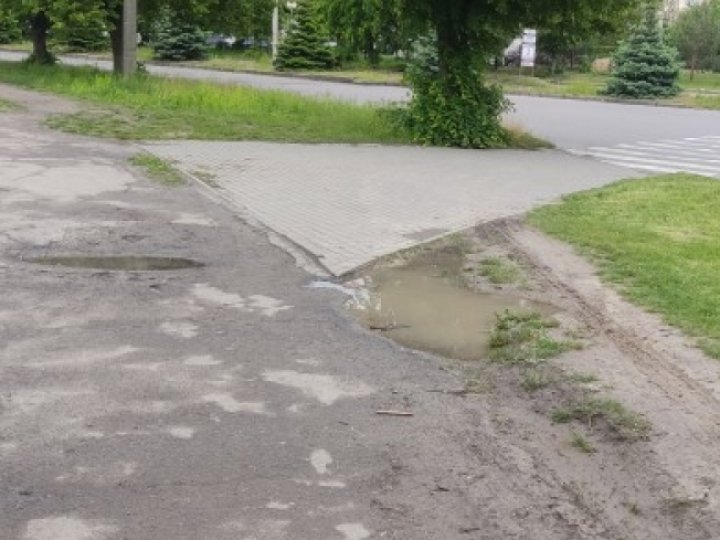 У Луцьку просять встановити обмежувачі біля храму