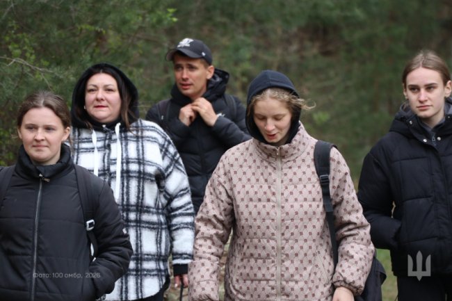 Волинські школярі долали смугу перешкод, літали дроном і знайомилися зі зброєю. ФОТО