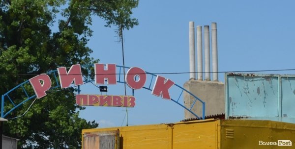 Мир клумбам, війна кіоскам: у Луцьку кардинально змінюють Привокзальну площу