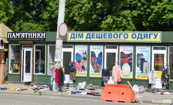 Мир клумбам, війна кіоскам: у Луцьку кардинально змінюють Привокзальну площу