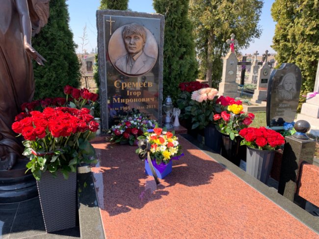 На могилі Ігоря Єремеєва змінили барельєф. ФОТО