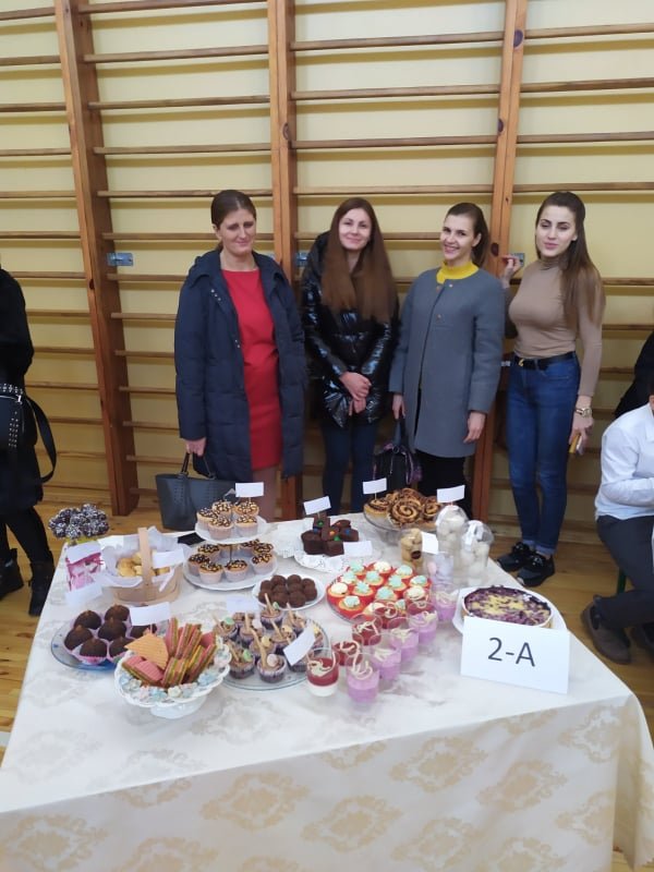 Волинські школярі влаштували благодійний ярмарок, аби підтримати геріатричний центр